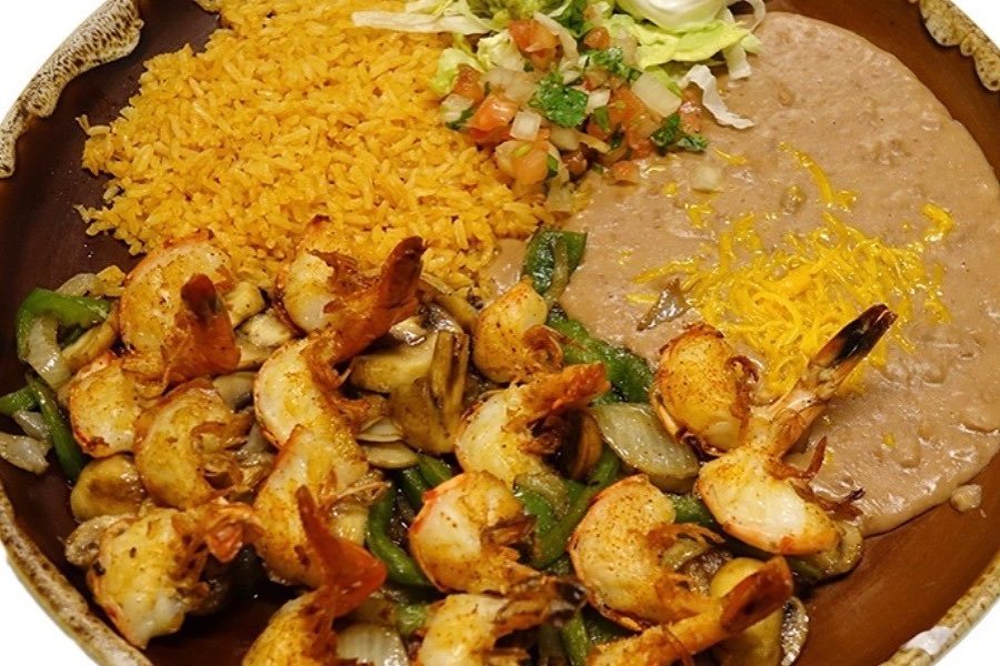 Camarones a la plancha with rice, beans, guacamole and pico de gallo at La Hacienda Real